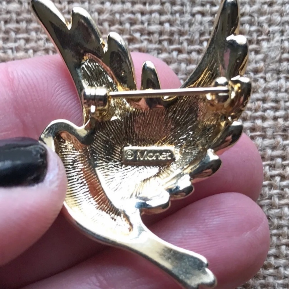 Vintage Monet Gold Tone Dove Brooch Pin Gold Tone Rhinestone Jewelry Bird - Picture 3 of 5